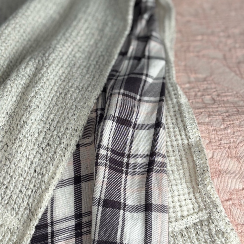 Sanctuary Women's Light Gray Sweater‎ XL flannel lining chest 38 in length 27 in - Picture 7 of 7
